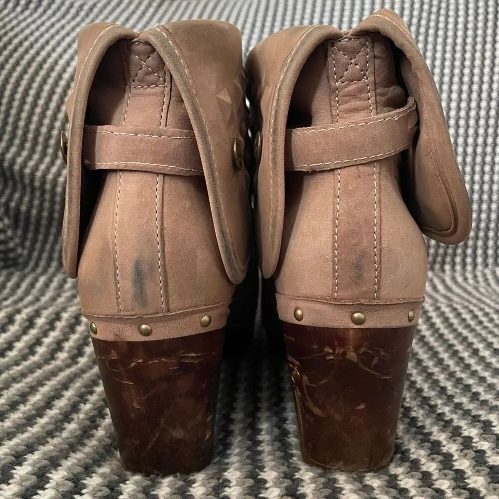 UGG Lynnea Studs clog bootie women’s shoe size 9